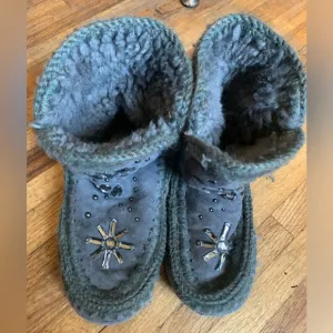 Mou studded suede moccasin boots size 36 vguc