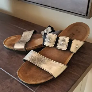Naot Ashley  Distressed Gold Leather and Black Slide Sandals Rhinestone Sz39 EUC