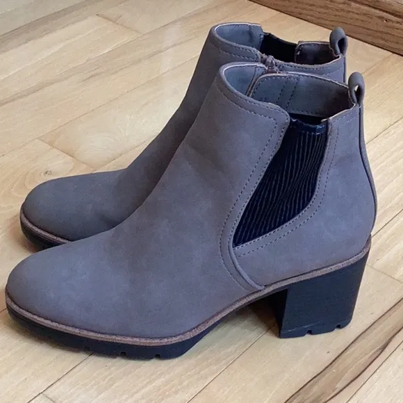 Naturalizer Madalyn Gore taupe heeled boots, booties. Women’s size 9.5