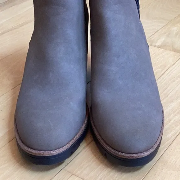 Naturalizer Madalyn Gore taupe heeled boots, booties. Women’s size 9.5