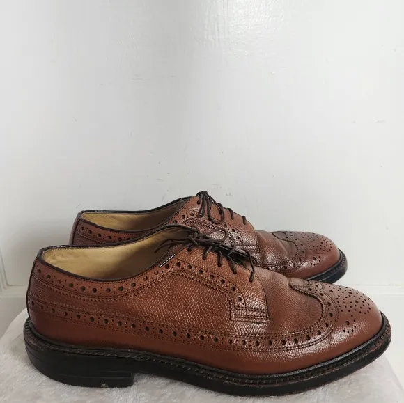 Nettleton Brown Wingtip Dress Shoes Oxfords Lace Up Mens Sz 8.5D Almond Toe EUC