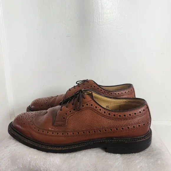 Nettleton Brown Wingtip Dress Shoes Oxfords Lace Up Mens Sz 8.5D Almond Toe EUC