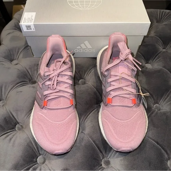 New Big Kid’s Size 6 Adidas Ultra Boost 22 'Magic Mauve' Sneakers