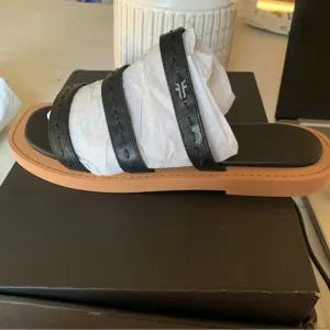New Frye &amp; Co Black Leather Slide Sandals