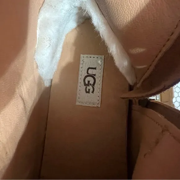 NEW in box UGG women’s Tan Suede Boots size 9