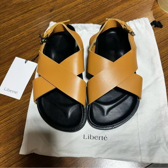 NEW LIBERTE CAPRI LEATHER SANDALS😍