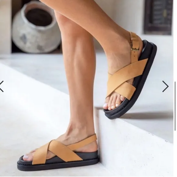 NEW LIBERTE CAPRI LEATHER SANDALS😍