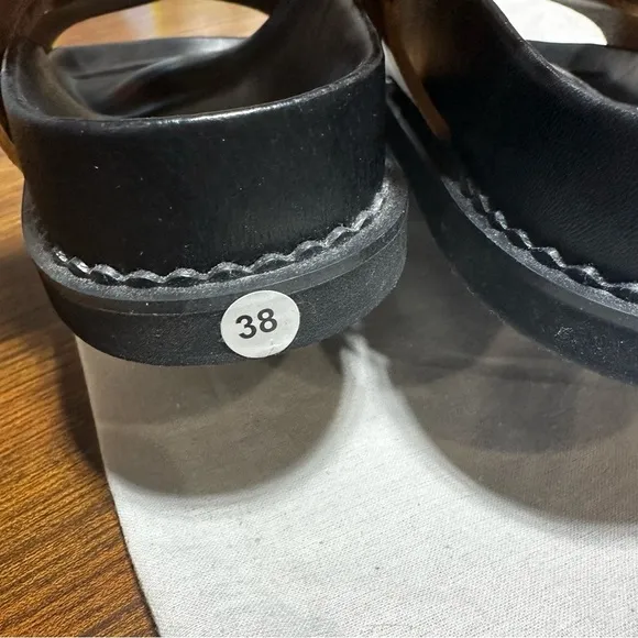 NEW LIBERTE CAPRI LEATHER SANDALS😍