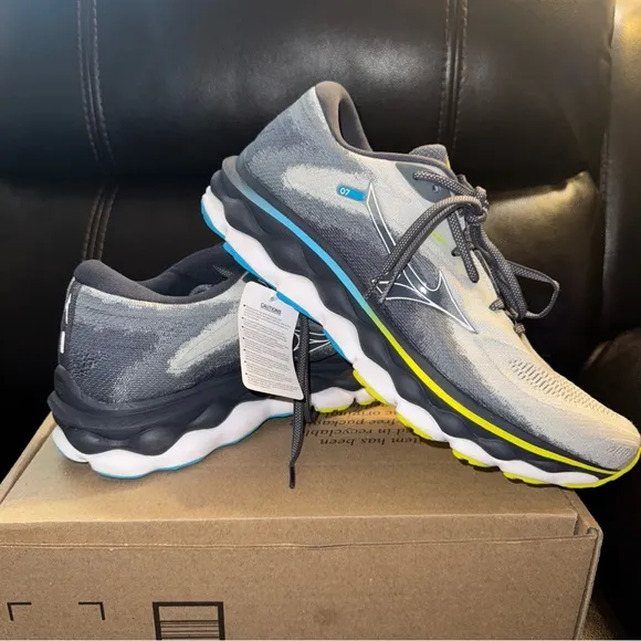 New Mizuno Wave Sky 07 411411.5F00 Gray Running Shoes Sneakers  Men’s 11.5
