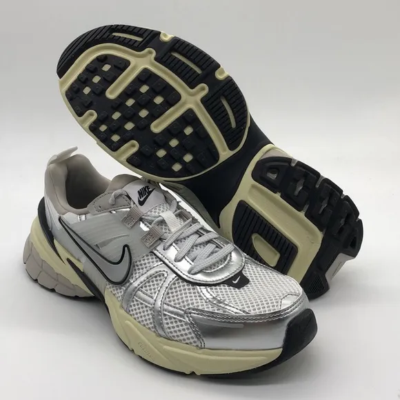 New Nike Wmns V2K Run Summit White Metallic Silver Casual Shoes FD0736-100 NWOB