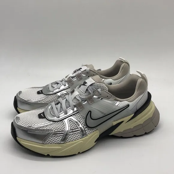 New Nike Wmns V2K Run Summit White Metallic Silver Casual Shoes FD0736-100 NWOB