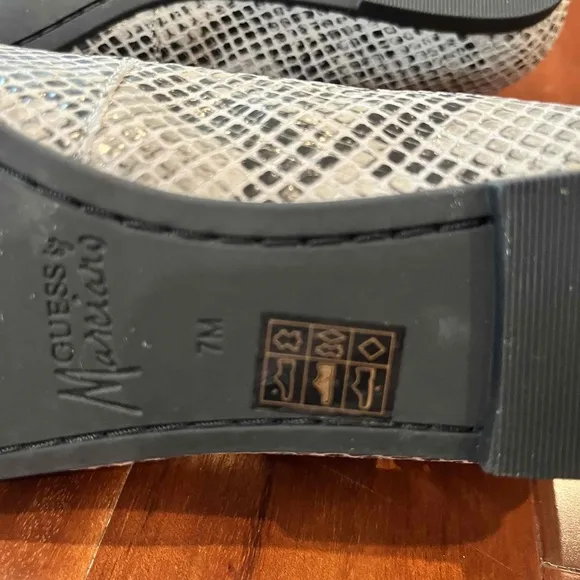 New NWT Guess By Marciano Silver Ballet Flats Animal Print Chain Detail Sz 7M