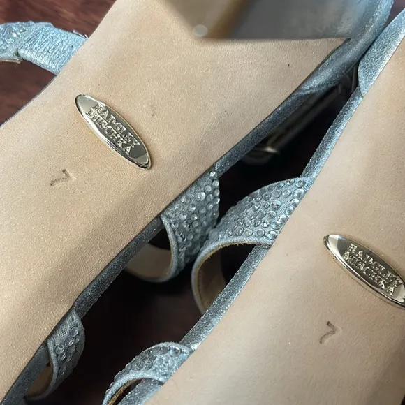NIB Badgley Mischka Hewitt Silver Rhinestone Embellished T-Strap Heels 7