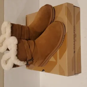 NIB Koolaburra by UGG Chesnut Delene Short Winter Boots 7