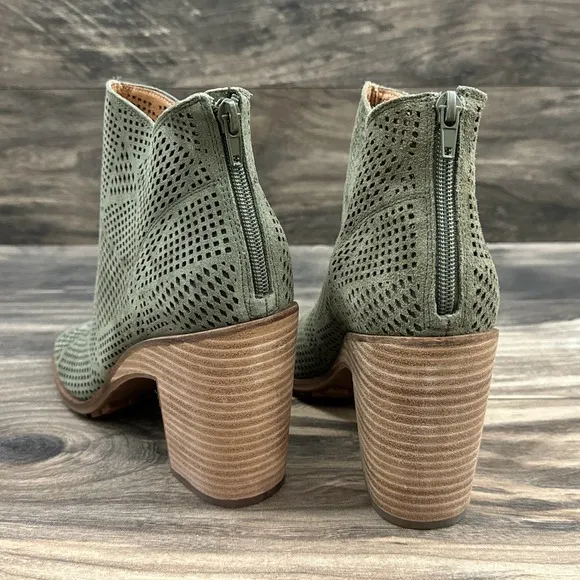 NIB Lucky Brand Vacob 9M Open Toe Perforated Block Heel Ankle Bootie Olive Suede