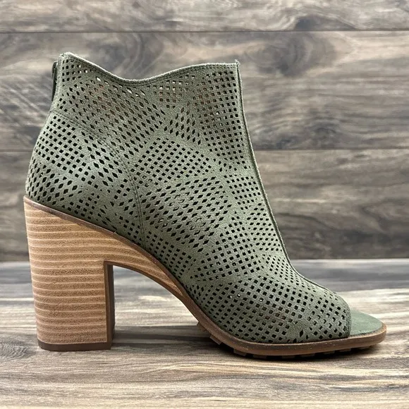 NIB Lucky Brand Vacob 9M Open Toe Perforated Block Heel Ankle Bootie Olive Suede