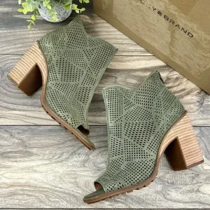 NIB Lucky Brand Vacob 9M Open Toe Perforated Block Heel Ankle Bootie Olive Suede