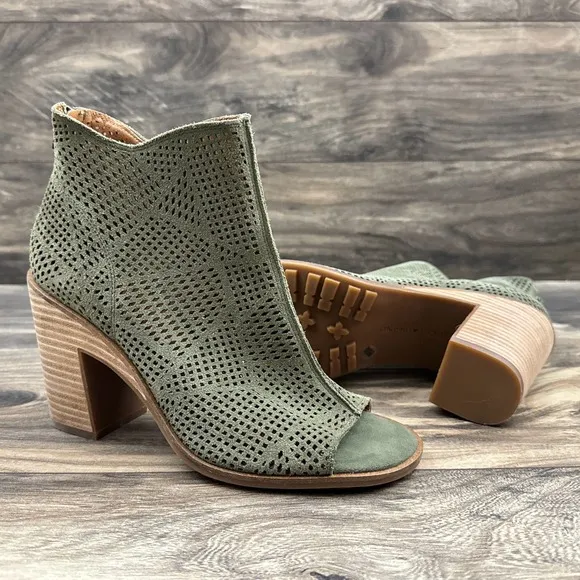 NIB Lucky Brand Vacob 9M Open Toe Perforated Block Heel Ankle Bootie Olive Suede