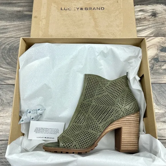 NIB Lucky Brand Vacob 9M Open Toe Perforated Block Heel Ankle Bootie Olive Suede