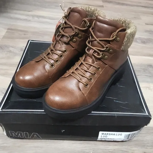 NIB Mia Marsha Brown Lace Up Lug Hiking Boots Size 7
