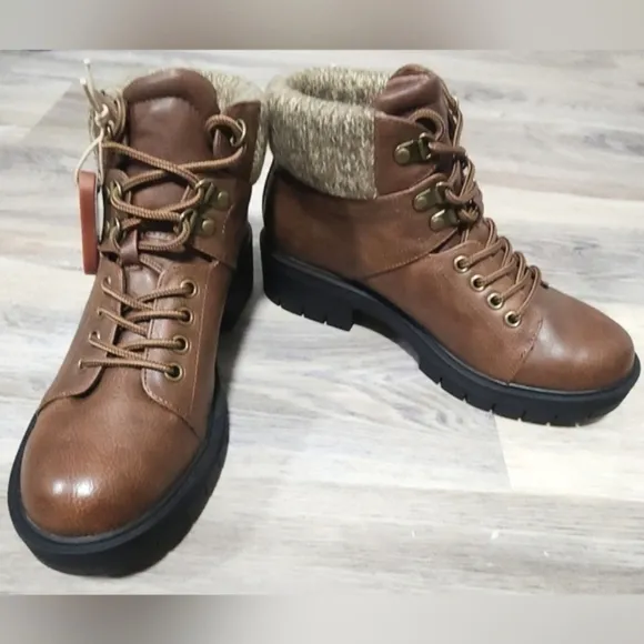 NIB Mia Marsha Brown Lace Up Lug Hiking Boots Size 7