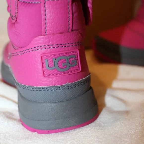 NIB UGG TODDLER WINTER LEATHER SHEARLING LINED BOOTS FUSCHIA PINK‎