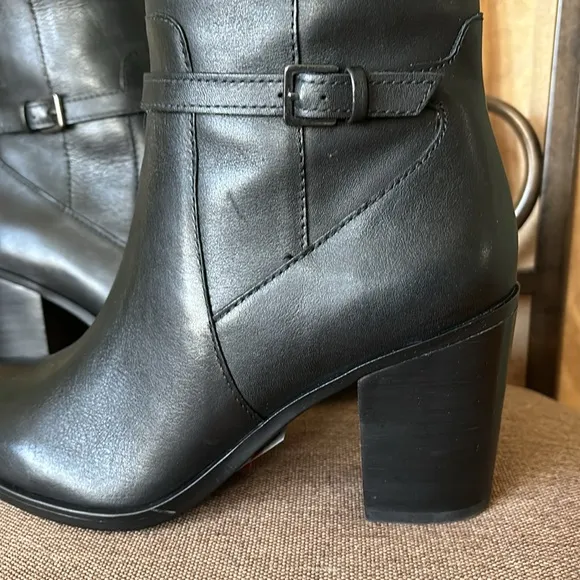 NIB women Sz 8M black leather stacked heels heels tall business casual boots
