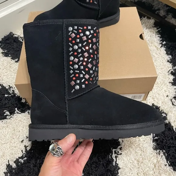 NIB Women’s Size 6 UGG W Classic Studded II Suede Winter Ankle Boots In Black