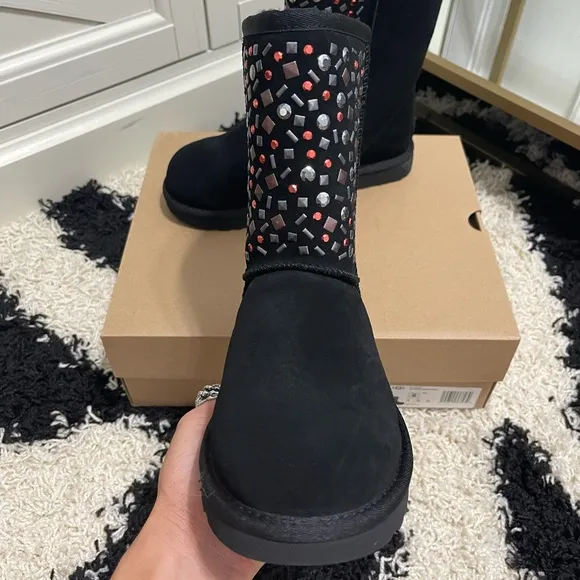 NIB Women’s Size 6 UGG W Classic Studded II Suede Winter Ankle Boots In Black