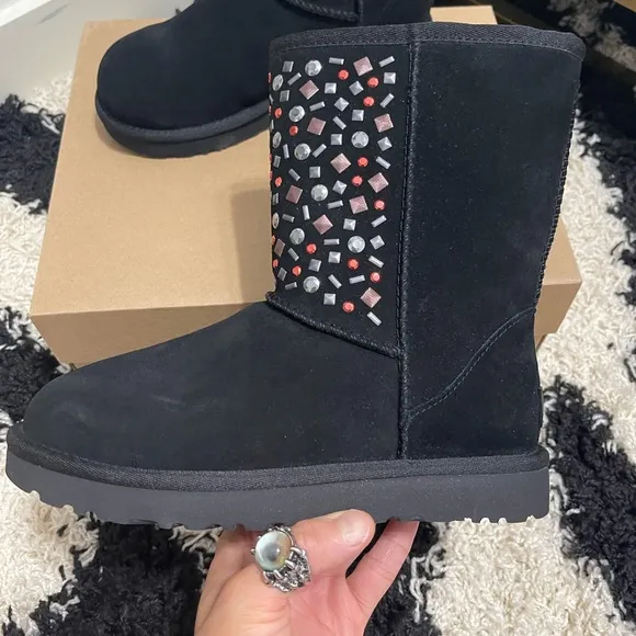 NIB Women’s Size 6 UGG W Classic Studded II Suede Winter Ankle Boots In Black