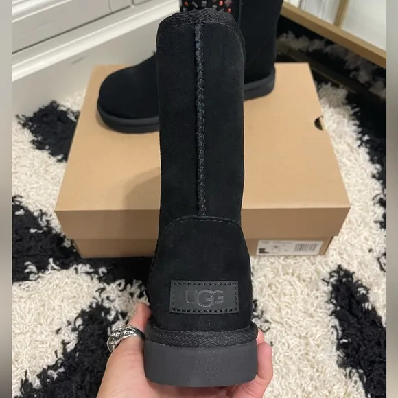 NIB Women’s Size 6 UGG W Classic Studded II Suede Winter Ankle Boots In Black