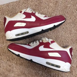 NIKE Air Max 90 White Team Red Metallic Gold Sneakers 2010 Size 12