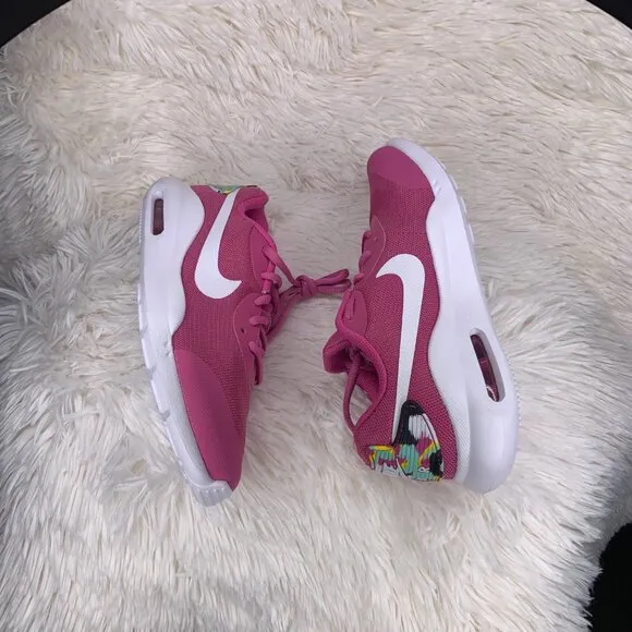 Nike air max oketo mc big girls sneakers  size 5.5