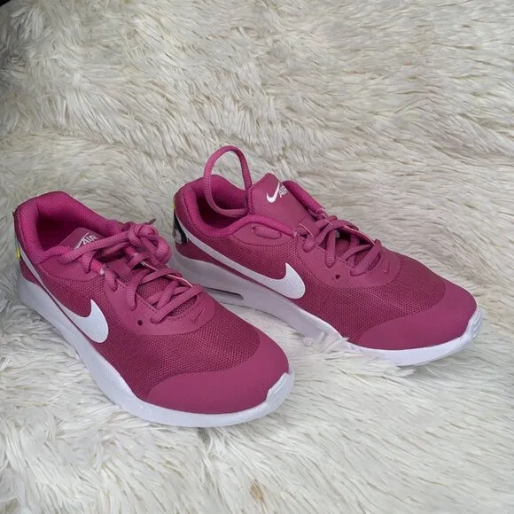 Nike air max oketo mc big girls sneakers  size 5.5