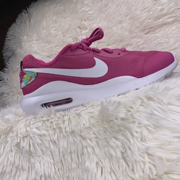 Nike air max oketo mc big girls sneakers  size 5.5