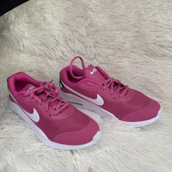 Nike air max oketo mc big girls sneakers  size 5.5