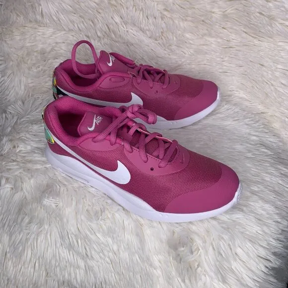 Nike air max oketo mc big girls sneakers  size 5.5
