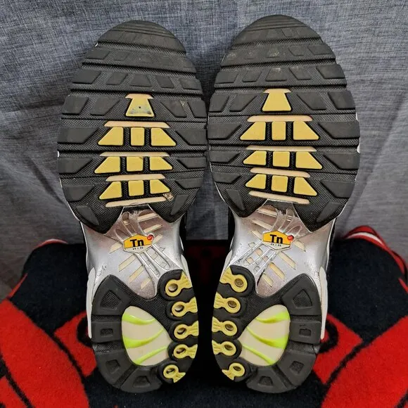 Nike Air Max Plus SE Black Chrome Sneakers DM7570-001, Mens 11.5 Running Shoes