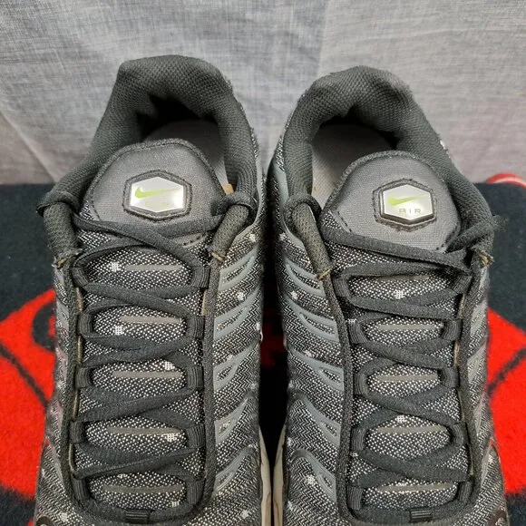 Nike Air Max Plus SE Black Chrome Sneakers DM7570-001, Mens 11.5 Running Shoes