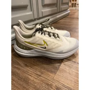 Nike Air Winflow Shield Shoes Womens Size 9 Sneakers