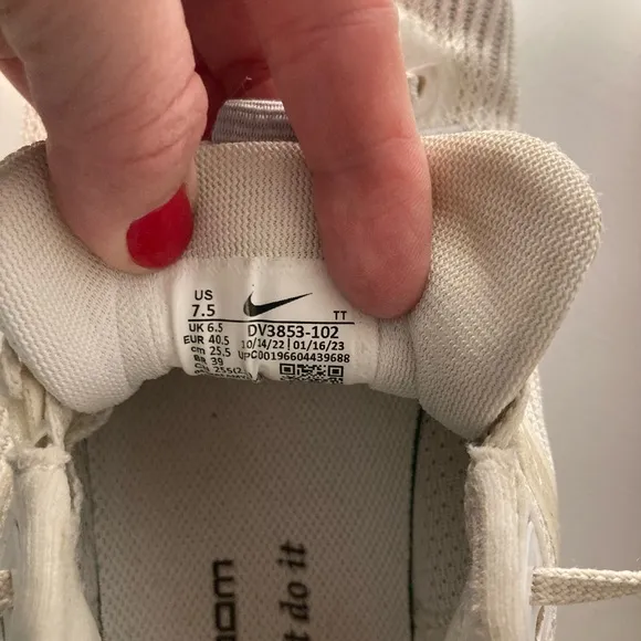 Nike Air Zoom Women's White and Gray Running Shoes Pegasus 40