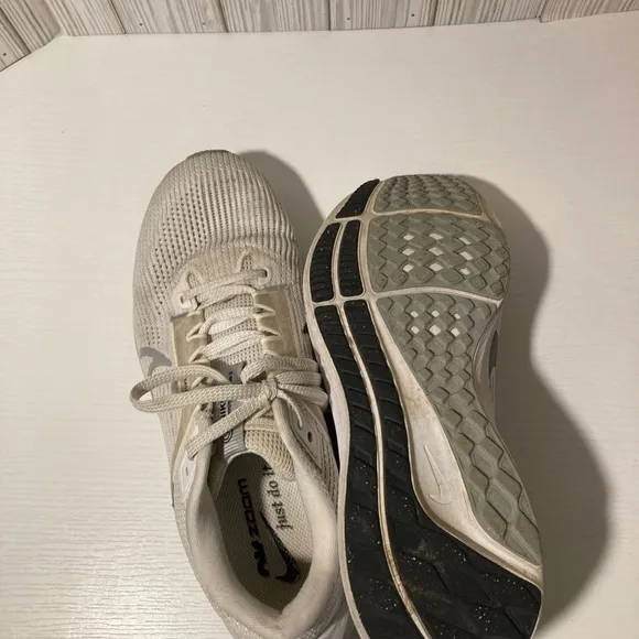Nike Air Zoom Women's White and Gray Running Shoes Pegasus 40