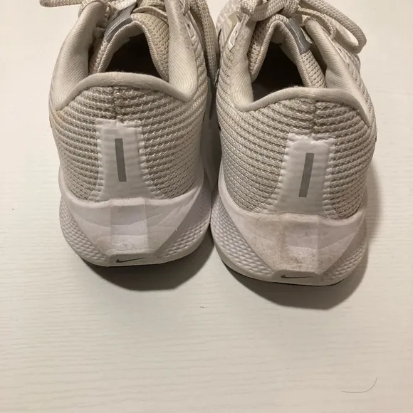 Nike Air Zoom Women's White and Gray Running Shoes Pegasus 40