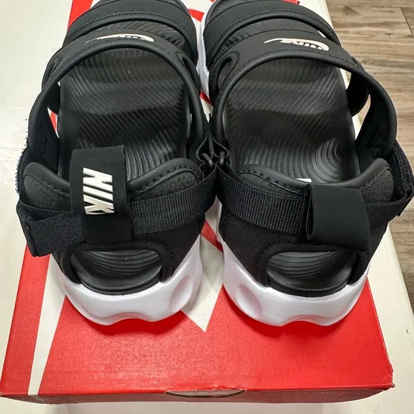 Nike Black Sporty Sandals with Cushioned Sole