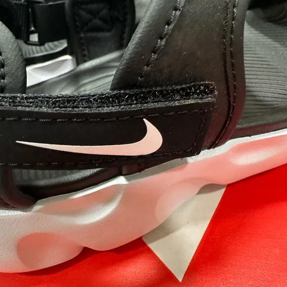 Nike Black Sporty Sandals with Cushioned Sole