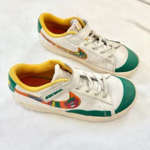 NIKE BLAZER LOW '77 (PS) WHITE-MAGMA ORANGE-SAIL‎ Cartoon Print Shoes 3Y