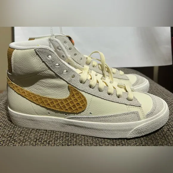 Nike Blazer Mid '77 Waffle Men's Shoes Size 8.5 Coconut Milk FZ4040-113