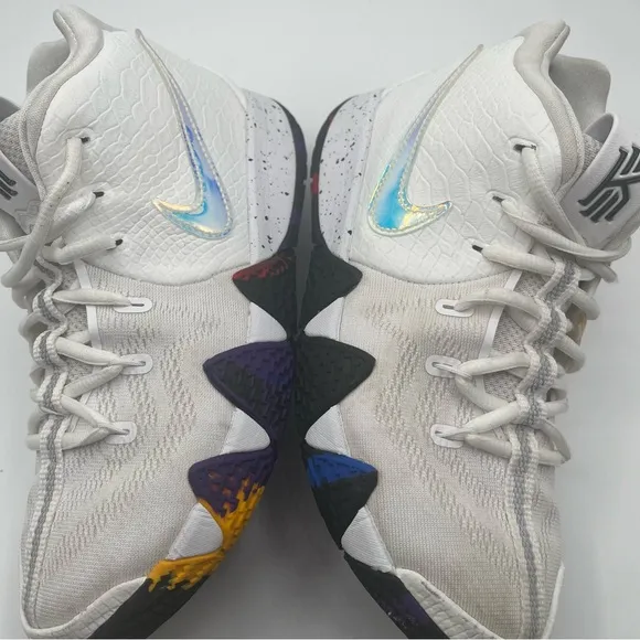 Nike Boys Kyrie 4 AA2897-104 White Gray Basketball Shoes Sneakers Size 5Y