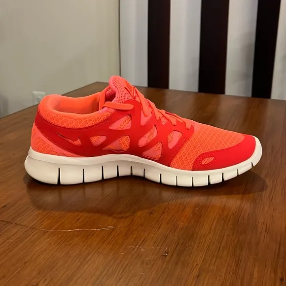 Nike Free Run   2 Shoes Sneakers bright mango sail 443816 806 Womens Size 10.5