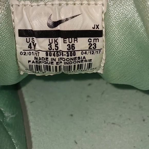 Nike Kids Huarache Sneakers Shoes Size 4Y